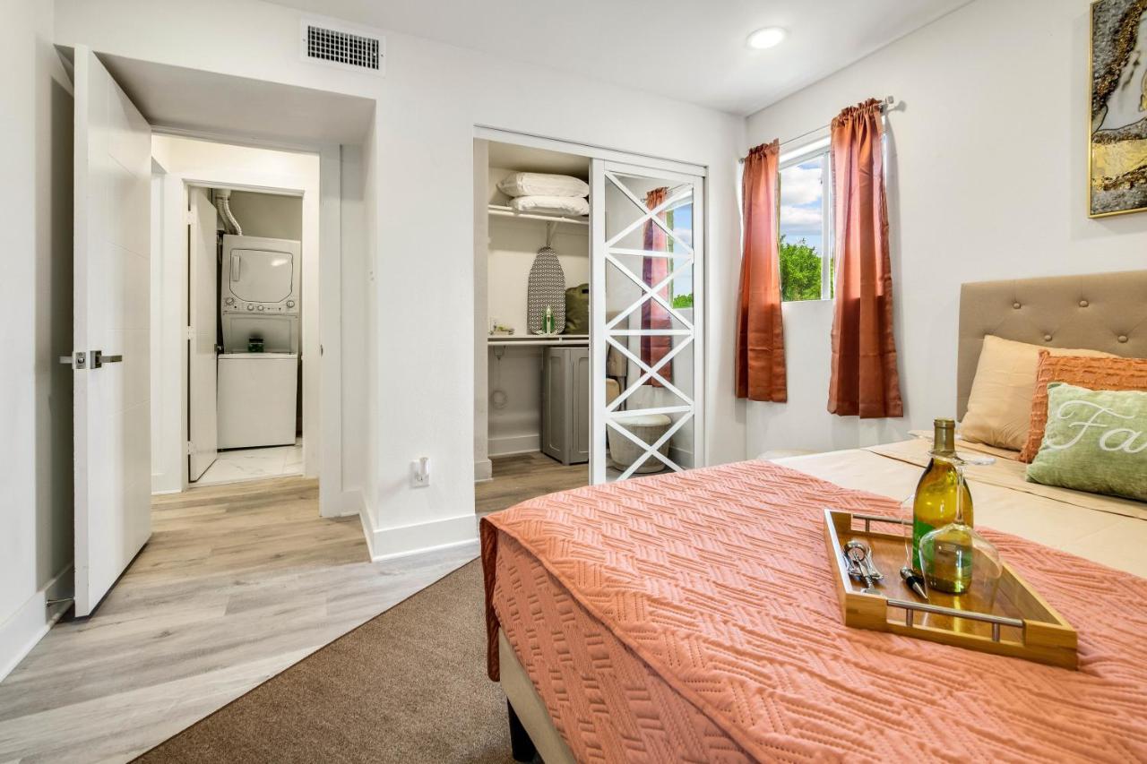 Luxury Queen Near Downtown Dtx/free Netflix &parking Apartment *